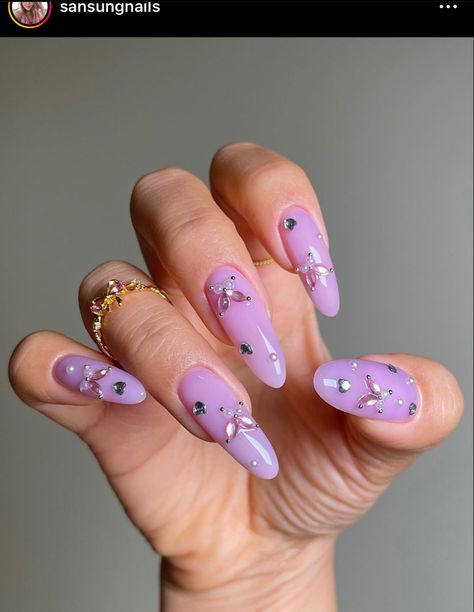 Nails With Real Flowers, Nail Butterfly, Light Purple Nails, Lilac Nails, Butterfly Heart, Stiletto Nails Designs, Almond Shape, Fake Nail, Spring Nail