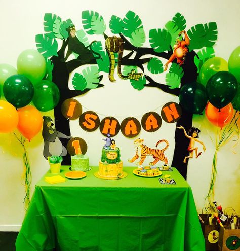 Jungle Book themed birthday cake and decorations!! Jungle Book Theme Party, Jungle Book Theme Birthday Party, Jungle Book Birthday Party Decorations, Jungle Book 1st Birthday Party, Jungle Book Baloo, Jungle Book Birthday Party, Baloo Jungle Book, Jungle Book Birthday, Jungle Book Party