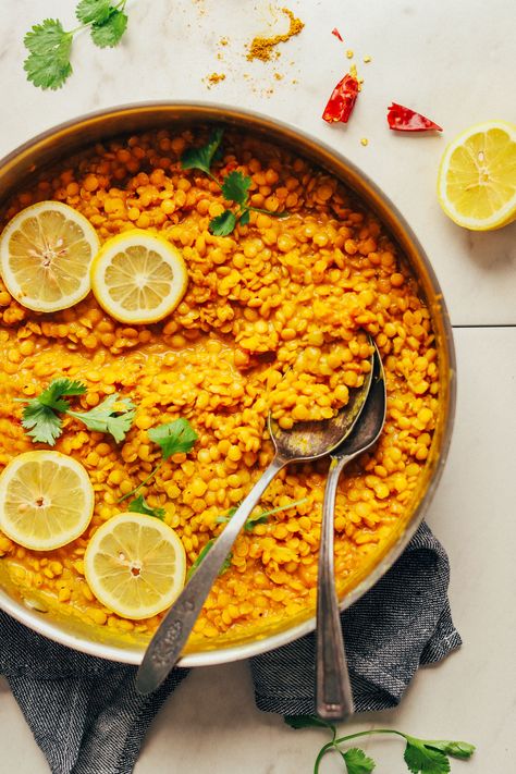 Coconut Curried Golden Lentils (20 Minutes!) Organic Dinner, Meals Under 400 Calories, Easy Vegan Lunch, Yellow Lentils, Dish Ideas, Vegan Lunch Recipes, Minimalist Baker, Fresh Spices, Lentil Curry