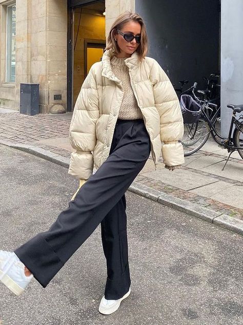 The Shoe Quotes You Need in Your Life | Who What Wear Bekväma Outfits, Fall Memes, Mode Hipster, Cold Outfits, Tumblr Outfits, Looks Street Style, Ținută Casual, Mode Ootd, Puffy Jacket