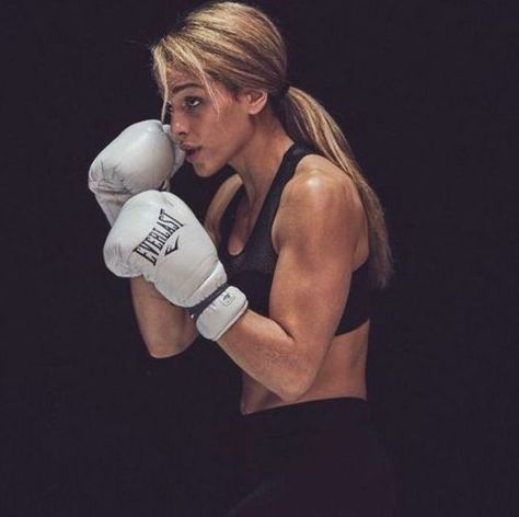 White Boxing Gloves, Boxer Aesthetic, Female Pose, Boxing Girl, Women Boxing, روتين العناية بالبشرة, Fitness Inspiration Body, Human Poses, Miyagi