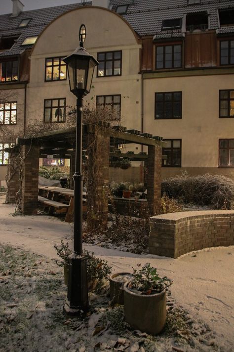 #christmas #astethic #snowy Old Astethic, Christmas Astethic, Old Christmas, Vintage Life, Winter Photography, Yearbook, Christmas Spirit, Lamp Post, Christmas