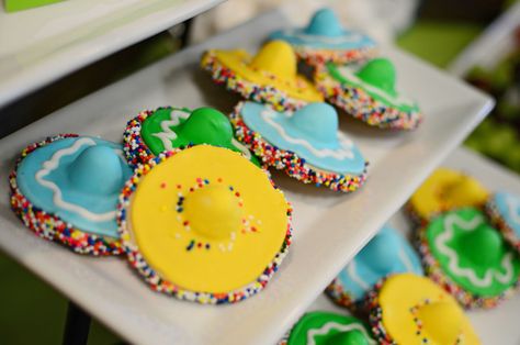 Sombrero cookies at a Fiesta #fiesta #cookies Sombrero Cookies, Mexican Fiesta Birthday Party, Fiesta Cake, Fiesta Birthday Party, Fiesta Theme Party, Mexican Party Theme, Fiesta Theme, Fiesta Birthday, Mexican Dessert