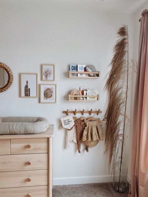 Sniglar Changing Table, Baby Girl Neutral Nursery, Nursery Small Space, Girl Neutral Nursery, Boho Girl Nursery, Small Space Nursery, Nursery Changing Table, Baby Corner