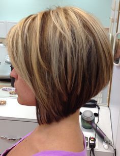 LOVE this one. The length, the balance of colors.....I would do a rich coppery dark auburn with highlights in medium and light copper. Cute Everyday Hairstyles, Kort Bob, Body Tips, Stacked Bob Hairstyles, Stacked Bob Haircut, Hair Styles 2014, Popular Haircuts, Short Hair Styles For Round Faces, Short Hairstyle