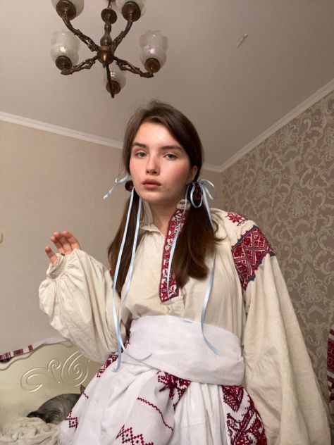 Belarus Aesthetic, Slavic Girl, Slavic Clothing, Ukrainian Clothing, Traditional Hairstyle, Culture Day, Russian Culture, Bright Fashion, Folk Dresses