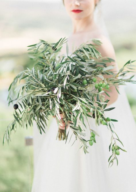 Wedding Cake Greenery, Old Mac, Greenery Wedding Centerpieces, Greenery Wedding Bouquet, Greenery Wedding Decor, Green Bouquet, Foliage Wedding, Greenery Wedding Invitations, Bride Portrait