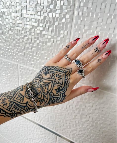 Hand Tattoo Designs, Fashion Tattoos, Hand And Finger Tattoos, Nails Art Ideas, Witchy Nails, Small Hand Tattoos, Hand Tattoo, Photo Edited, Minimalist Nails