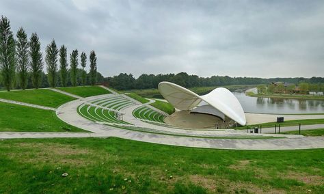 Amphitheater in the Floriade 2012 site in Venlo. Amphitheater Architecture, Social Housing Architecture, Wooden Pavilion, Auditorium Design, Porch Landscaping, Shell Structure, Urban Design Graphics, Resort Architecture, Outdoor Theater