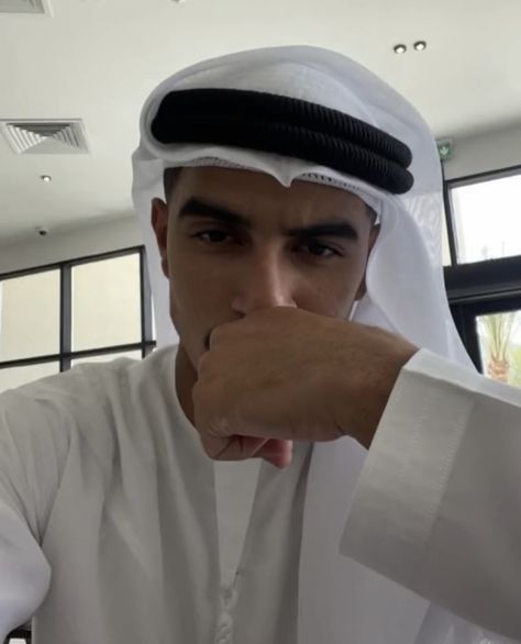 Arab Boys Aesthetic, Arab Men Aesthetic, Khaliji Men, Arab Boys, Arab Guys, Middle Eastern Men, Handsome Arab Men, Roblox Guy, Arab Culture