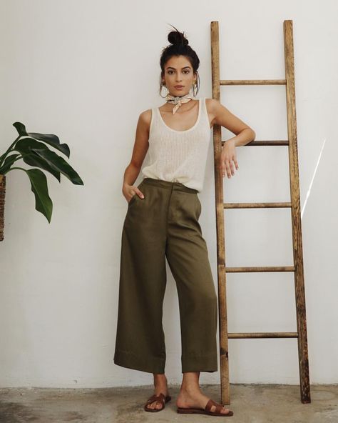 5,832 Likes, 51 Comments - Shop Sincerely Jules (@shop_sincerelyjules) on Instagram: “Spring lovin' ❤ | Layla Tank: shopsincerelyjules.com” Flowy Pants Outfit, Culottes Outfit, Wide Leg Culottes, Pijamas Women, Flowy Wide Leg Pants, Snap Pants, Airy Dress, White Flares, Zara Jumpsuit