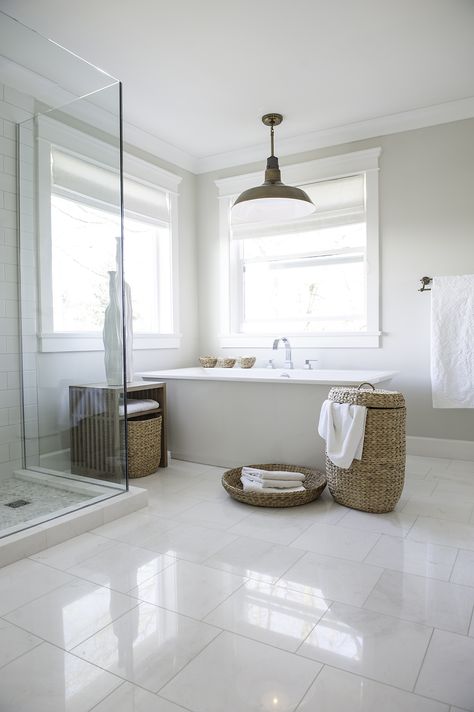 White Tile Floors, White Tile Bathroom Floor, White Subway Tile Bathroom, Makeover Kamar Mandi, Subway Tiles Bathroom, White Bathroom Designs, White Bathroom Tiles, White Tile Floor, Floor Tile Design