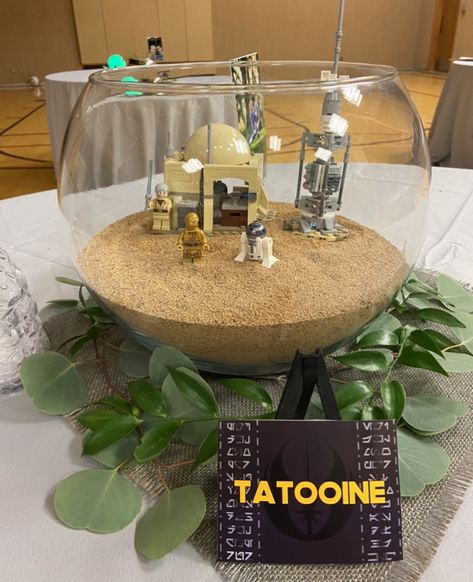 Guardians Of The Galaxy Centerpieces, Star Wars Quinceanera Theme, Starwars Bouquet, Star Wars Table Setting, Star Wars Party Centerpieces, Starwars Centerpieces Diy, Star Wars Table Centerpiece, Nerdy Centerpieces, Star Wars Wedding Centerpieces