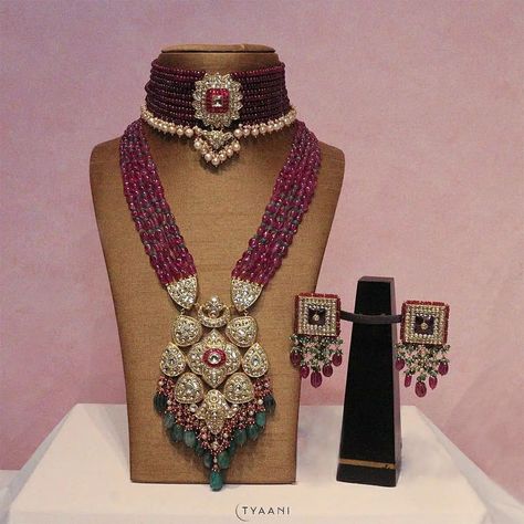 Tyaani Fine Jewellery on Instagram: "Finely crafted in 22KT our timeless 'Rutusha' necklace and "Camille" Bead choker with "Valerie" tops enhanced with Zambian emeralds is sure…" Bridal Jewelry Sets Brides, Jewellery Luxury, Bridal Jewellery Earrings, Bridal Necklace Designs, Kundan Jewellery Set, Bridal Jewelery, Indian Bridal Jewelry Sets, Beautiful Gold Necklaces, Pearl Necklace Designs