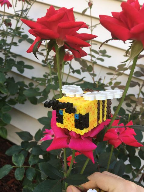 Pearl Beads Minecraft 3d, Minecraft Bee Perler Beads, Bee Perler Beads, Perler Beads Minecraft, Minecraft Perler Beads, Minecraft Beads, Minecraft Aesthetic, Hyper Fixation, Kawaii Diy