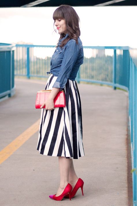 7 Unexpected Ways to Style Black and White Stripes | Teen Vogue Striped Midi Dress Outfit, White Striped Dress Outfit, Maternity Evening Wear, Maternity Evening, White Skirt Outfits, Midi Dress Outfit, 2014 Fashion Trends, Before Midnight, Black And White Stripes