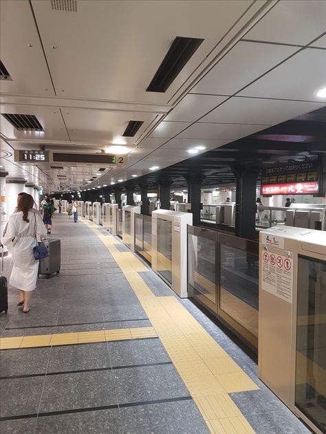 metro station, Tokyo - photograph by Max Jensch © Japanese Metro Station Aesthetic, Tokyo Transportation, Japan Metro, Tokyo Metro, Bus Station, Metro Station, By Max, Beautiful Nature Scenes, Nature Scenes