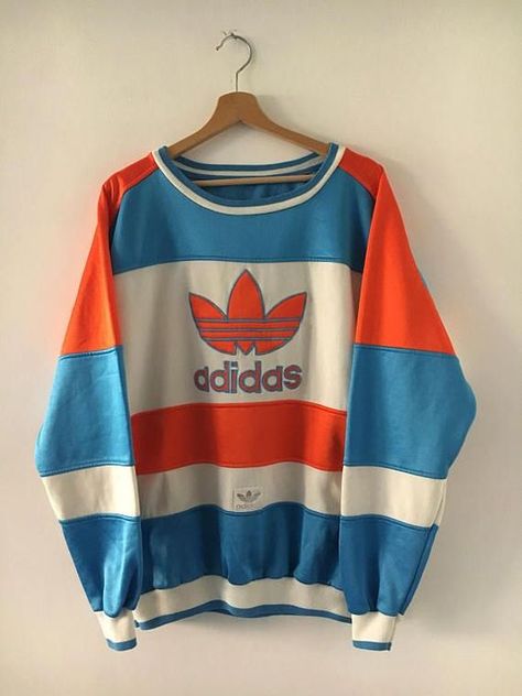 Who doesn't like A vintage Adidas CrewNeck Sweater ! ADIDAS WAS THE HOTTEST BRAND IN THE 80S, EVERYBODY WAS ROCKIN ADIDAS. SPORT THIS WITH SOME JEANS AND ADIDAS SUPERSTAR SNEAKERS; THERE YOU GO WITH "MY ADIDAS" !!   TAG: #ADIDAS, #ADIDAS_CREWNECK, #ADIDAS_SNEAKERS, #ADIDAS_HOODY, #ADIDAS_JUMPSUIT Mode Adidas, Look Adidas, Fashion 90s, 90s Sweatshirt, Adidas Sweater, Adidas Vintage, Pullover Outfit, غرفة ملابس, Striped Sweatshirts