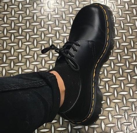 Doctor Martens Aesthetic, Dr Martin Shoes, Dr Martins Outfits, Dr Martens Aesthetic, 1461 Dr Martens, Styling Dr Martens, Dr Martens Style, Mens Dress Outfits, Martens Style