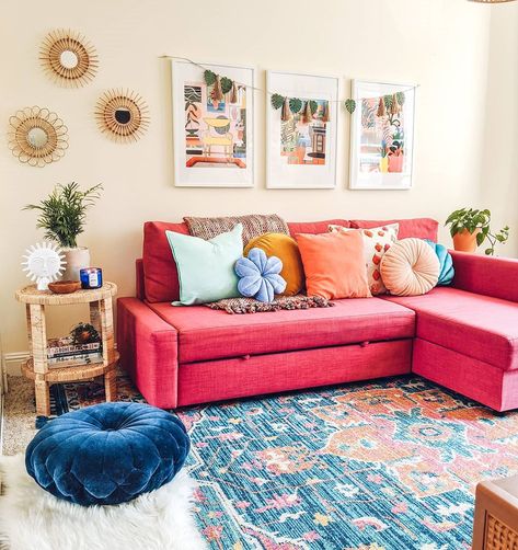 Amanda 🌿 Colorful Boho Home on Instagram: “Pillow rainbows 😍😍 and the original rug for this room is back in the game!! I'm kinda ashamed to tell you that the whole time the other rug…” Colorful Living Room Ideas, Dark Academia Living Room, Rainbow Of Possibilities, Living Room Color Ideas, Colorful Boho Home, Masculine Living Rooms, Room Color Ideas, Mid Century Contemporary, Colorful Living Room