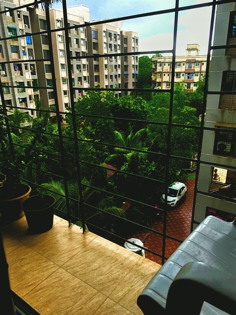 Mumbai love rains Mumbai Balcony View, Mumbai Rain Snapchat, Rainy Mumbai, Pune Snap, Mumbai Lifestyle, Mumbai Rain, View Of Nature, Street Pics, Nature And Flowers