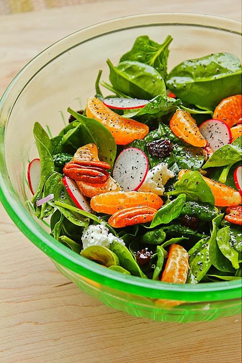 Clementine Spinach Salad Clementine Salad, Spinach Goat Cheese, Summer Eating, Lettuce Salad, Spinach Salad, Salad Bar, Radishes, How To Eat Less, Fruit And Veg