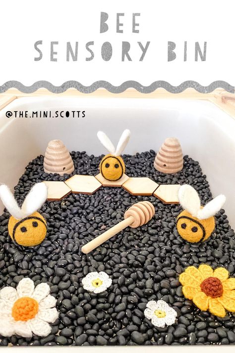 Bee sensory bin activity for toddlers and preschoolers using loose parts for small world play Bee Sensory Bin, Sensory Tray, Activity For Toddlers, Sensory Ideas, Toddler Schedule, Sensory Bottles, 5 Senses, Sensory Table, Toddlers And Preschoolers