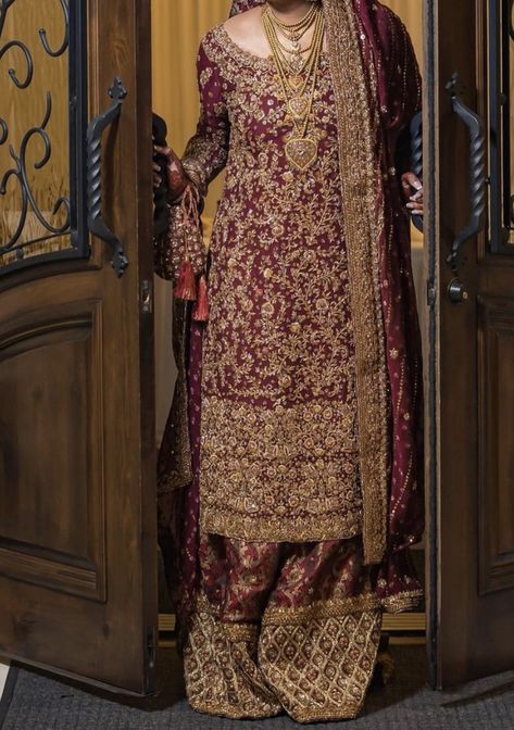 Bridal Sharara, Red Bridal Dress, Shadi Dresses, Pakistani Fancy Dresses, Pakistani Bridal Wear, Dress Inspo, Pakistani Bridal, Indian Designer, Pakistani Wedding