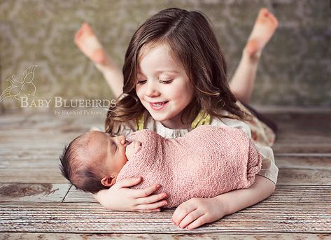 Babies Pictures, Newborn Sibling, Foto Newborn, Baby Fotografie, Sibling Poses, Sibling Photography, Sibling Photos, Toddler Stuff, Baby Sleep Problems