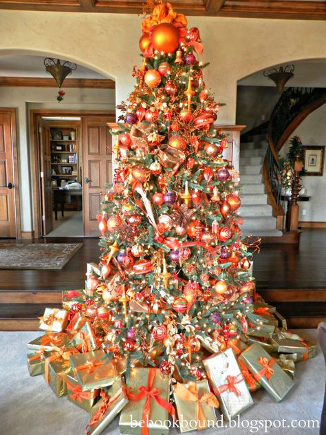 Be Book Bound: Christmas Carols: Deck the Halls Orange Christmas Decor, Orange Christmas Tree, Best Christmas Tree Decorations, Blue Christmas Tree Decorations, Colorful Christmas Decorations, Rainbow Christmas Tree, Buffalo Plaid Christmas Decor, Orange Christmas, Rainbows Christmas