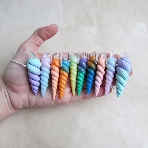 Unicorn Horn Diy, Horn Diy, Polymer Clay Unicorn, Witch Charms, Clay Unicorn, Unicorn Horns, Kawaii Jewelry, Polymer Crafts, Cute Polymer Clay