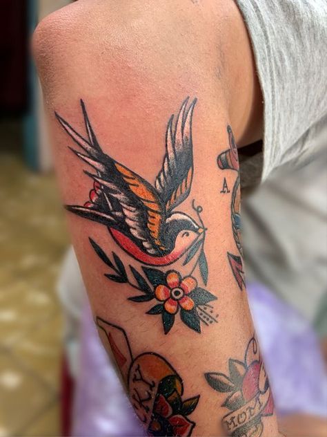 Cardinal Tattoo Traditional Style, Womens Color Tattoos, American Traditional Swallow Tattoo, Ally Tattoo, Unique American Traditional, Mockingbird Tattoo, Traditional Compass Tattoo, Traditional Swallow Tattoo, Traditional Heart Tattoos