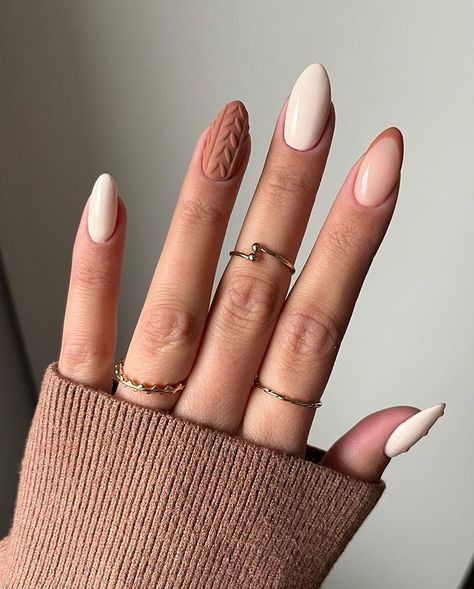 50 Cute Short Nail Designs to Inspire You Beige Nail Designs, Beige Nail, Beige Nails Design, Classy Almond Nails, Cheetah Print Nails, Glitter Manicure, Cute Short Nails, Broken Nails, Nude Nail Designs