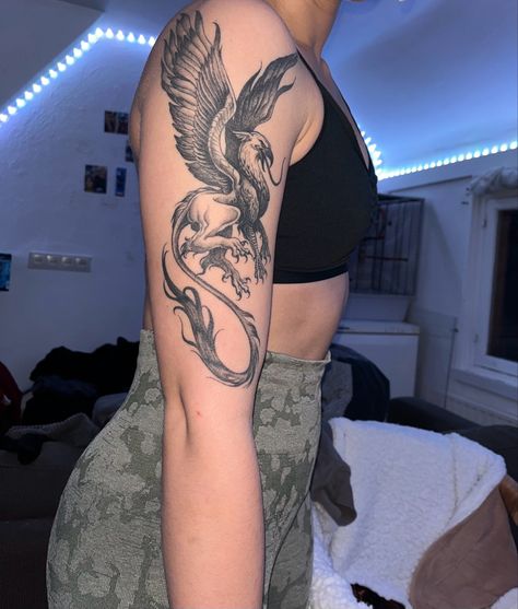 Griffin Back Tattoo, Hypogriff Tattoo, Tattoos Mythical Creatures, Griffin Tattoo Feminine, Tattoo Griffin, Hippogriff Tattoo, Mythical Creature Tattoo, Mythical Creatures Tattoo, Griffon Tattoo