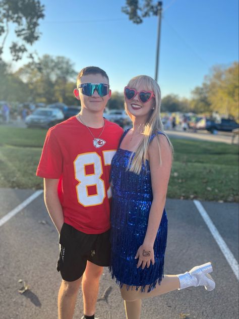 couples costume ideas Tour Costumes, Couples Costume Ideas, Couple Costumes, Couples Costume, Spooky Szn, Tour Outfits, Travis Kelce, Halloween Home Decor, Couples Costumes