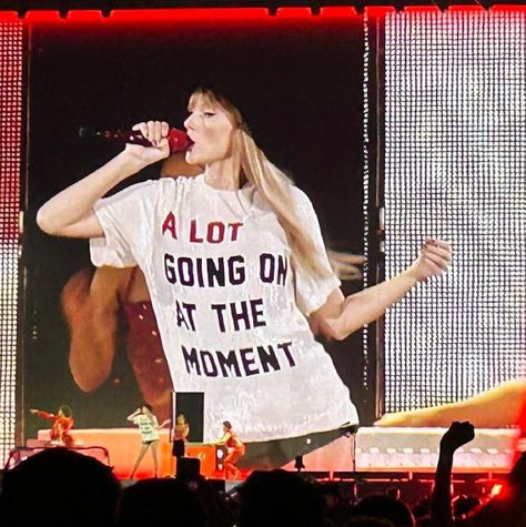 Blondie Albums, Taylor Swift Tshirt, Taylor Swfit, Taylor Swift Shirts, Folklore Evermore, Fallen Angels, Red Taylor, Taylor Swift Wallpaper, Concert Photography