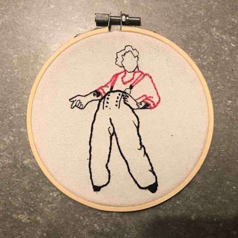 Embroidery loop of Harry Styles in fine line pose Harry Styles Embroidery Pattern, Embroidery Harry Styles, Fine Line Embroidery, Free Embroidery Patterns Machine, Bird Embroidery Pattern, Rose Embroidery Pattern, Hand Embroidery Patterns Free, Astuces Diy, Floral Embroidery Patterns