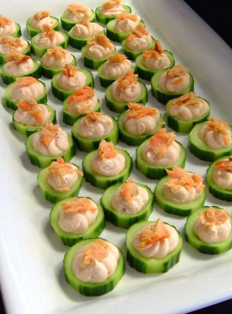 Platters Ideas, Cold Finger Foods, Fest Mad, Icing Nozzles, Cucumber Bites, Reception Food, Finger Foods Easy, Wedding Reception Food, Seafood Appetizers