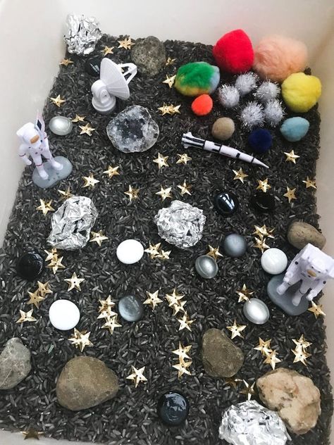 Space Small World, Space Activities Preschool, Sequins Crafts, Space Theme Preschool, Space Activities For Kids, Space Preschool, Space Crafts For Kids, Space Classroom, Star Sequins