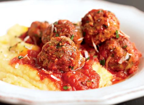 Spaghetti and meatballs are a classic pairing, but we have a much healthier option in the form of our meatballs with polenta recipe that ditches the pasta. Meatballs With Polenta, Healthy Meatball Recipe, Healthy Ground Beef Recipes, Healthy Meatballs, Healthy Italian Recipes, Polenta Recipe, Italian Meatballs Recipe, Healthy Ground Beef, Polenta Recipes