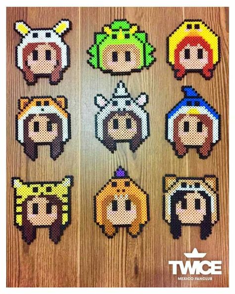 Easy Pixel Art, Beautiful Beadwork, Pixel Art Pattern, Perler Patterns, Beaded Keychains, Perler Bead Patterns, Hama Beads, Beaded Jewelry Diy, Perler Beads