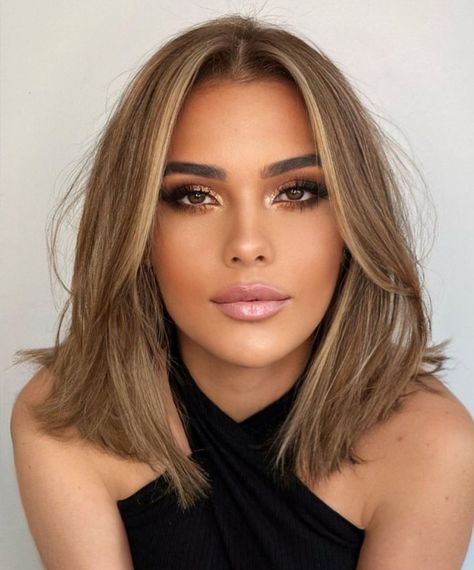 Medium-Length Light Golden Brown Hair Light Brown Bob, Light Brown Hair Dye, Light Golden Brown Hair, Light Brown Balayage, Light Chestnut Brown, Brown Hair Inspiration, Golden Brown Hair, Dip Dye Hair, Fair Complexion