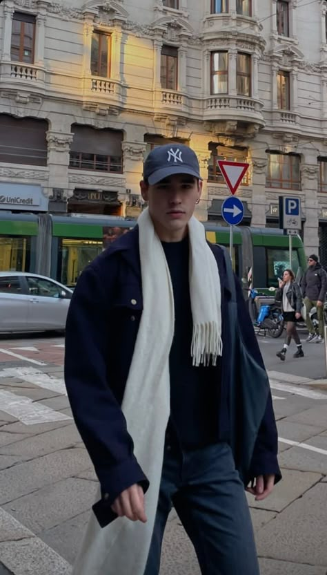 European Preppy Style, Old Money Men Outfit Casual, European Winter Outfits Men, Men’s Scarf Outfit, Cap Outfits Men, Guy Winter Outfits, Swedish Style Men, Paris Outfits Men, Men Scarf Outfit