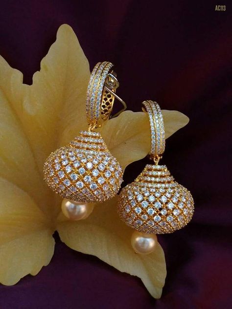 Real Diamond Earrings, Antique Gold Earrings, Diamond Pendants Designs, Indian Jewellery Design Earrings, Gold Pendant Jewelry, Bangles Jewelry Designs, Gold Jewelry Earrings, Gold Bangles Design, Gold Jewellery Design Necklaces