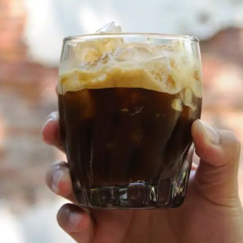 Popularized by Starbucks, shaken espresso is all the rage. Here's why shaking your espresso makes a difference, plus some tips for making a shaken espresso at home. Starbucks Shaken Espresso, Shaken Espresso At Home, Bartending Tips, Shaken Espresso, Espresso At Home, Italian Ice, Espresso Powder, Espresso Drinks, Vanilla Syrup