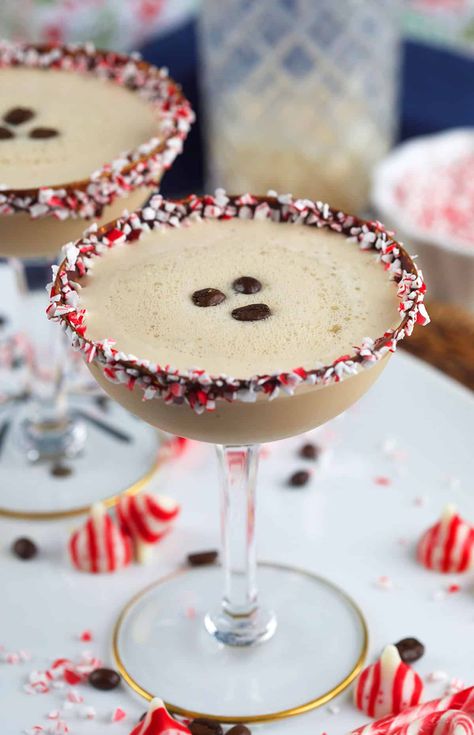 Peppermint Mocha Espresso Martini Recipe Christmas Expresso Martinis, Peppermint Rimmed Drinks, White Chocolate Peppermint Martini, Peppermint Espresso Martini Recipe, Peppermint Mocha Espresso Martini, Peppermint Chocolate Martini, White Chocolate Espresso Martini, Espresso Martini Christmas, Peppermint Mocha Martini