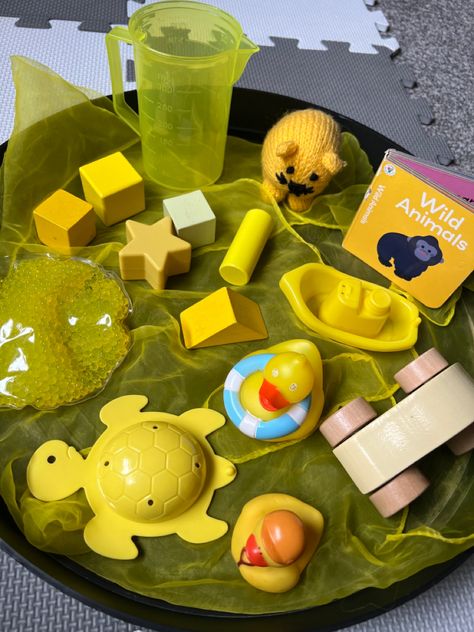 The Rainbow Series: Yellow 💛 This week we are exploring yellow. H is obsessed with ducks so he was over the moon when he saw them in his tray! #harleesplaycorner #playideas #sensoryplay #learningthroughplay #homelearning #babyplay #toddlerplay #playathome #creativetoddlers #creativeplayideas #montessorilearning #funbudgetplay #exploringcolours #inspiremyplay #inspireuswithyourplay #welovesimpleplay #playtolearnwithkaty #playactivitiesforfun Baby Activities, Tuff Tray, Toddler Play, Home Learning, Best Budget, Learning Through Play, Baby Play, Over The Moon, Infant Activities