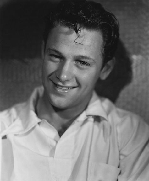 Young William, William Holden, Old Film Stars, Classic Actors, The Golden Boy, Hooray For Hollywood, Classic Movie Stars, Hollywood Actors, Golden Age Of Hollywood