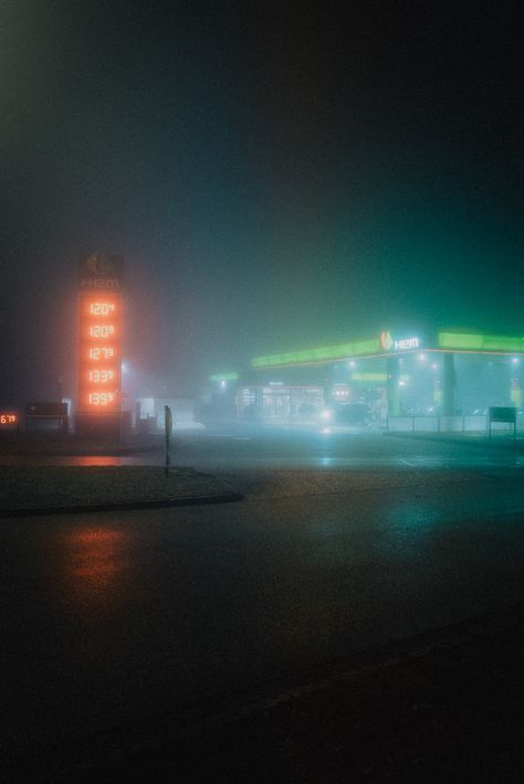 Rainy Gas Station, Gas Station Sunset, Gas Station At Night Aesthetic, Gas Stations At Night, 80s Gas Station, Night Gas Station Aesthetic, Late Night Gas Station Aesthetic, Gas Station Painting, Gas Station Photography