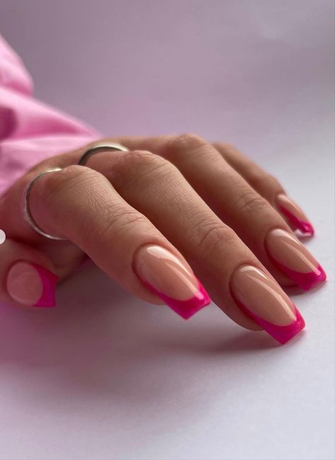 Spring is just around the corner, and there are so many fun and trendy spring nail designs to try in 2022. It’s also time for a fresh start, which is why you’ll want to update your nail art! Here are some trendy spring manicures that are perfect for this season! Natrual Nails, Multicolored Nails, Colors Nails, Nails Colorful, Chic Nail Art, Nails Classy, Short Coffin, Spring Nail Designs, Trendy Nail Art Designs